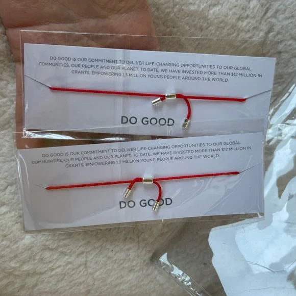 Rodan + Fields Clear Cosmetic Bag with Red Bracelets NEW - Picture 3 of 5